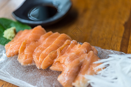 日本吃生鱼鲑鱼武士美食自助餐午餐寿司橙子盘子饮食海鲜食物图片