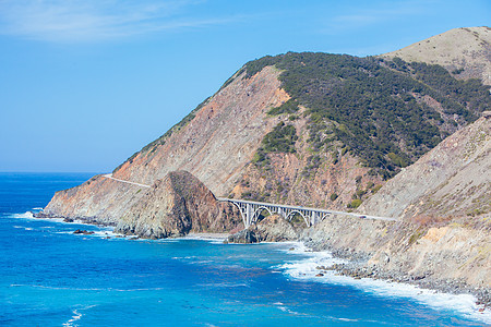 美国加利福尼亚州海滨海岸线观测薄雾沿海悬崖海滩波浪旅行日落丘陵蓝色海洋图片