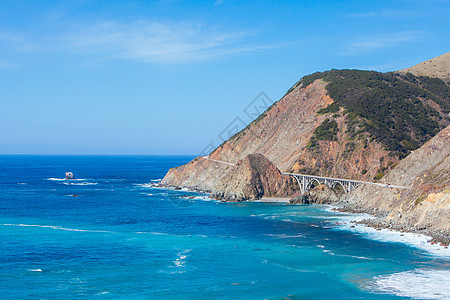 美国加利福尼亚州海滨海岸线观测波浪海滩戏剧性沿海蓝色悬崖薄雾日落海洋丘陵图片