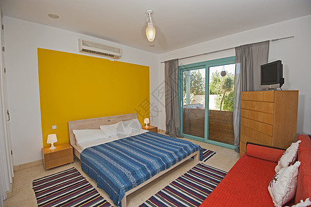室内卧室房的内部设计设计橙子公寓展示奢华住宅庭院窗户桌子抽屉天花板图片