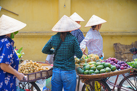 妇女背视 水果 鲜花标志中的女街头小贩图片
