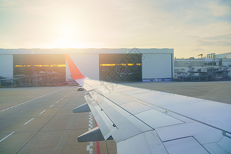 从窗口内私人航空观察飞机客机空中架式飞机空气服务机器植物航空公司试飞工程技术机械拖拉机图片