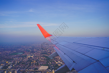 从窗口内空中客机飞机上查看 飞机 Sk商业飞机场航班蓝色航空窗户飞行喷射晴天喷气图片