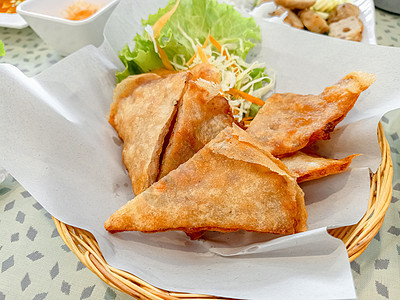 与猪肉和虾虾一起的春卷 T食物午餐平板美食蔬菜烹饪小吃豆芽油炸食谱图片