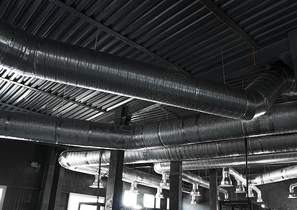 大型建筑物天花板上的通风系统 新建筑天花板上悬挂着银色绝缘材料的通风管空气空调安装建筑学仓库金属工程护发素发泄管子图片