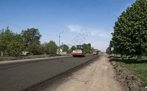 新的道路建筑工地铺设沥青路面的重振动滚滚机 修理工作工程车辆柏油压实维修压实机街道装修活动图片