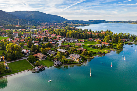 德国湖 位于罗塔赫埃格恩巴伐利亚的Tegernsee湖 G场景教会山景旅行山脉目的地全景旅游村庄高山图片