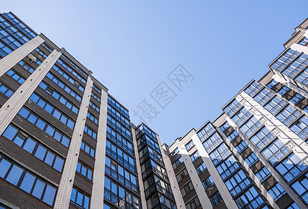 现代和新的公寓楼 多层 现代 新颖和时尚的公寓生活区 房地产 新房子 新建的公寓楼城市蓝色建筑学建筑天空窗户阳台抵押住宅单元图片