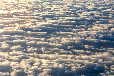 云层的一片空白 太阳在云层之下升起状况蓝天地毯天线天空日落飞机雷雨高度色调图片