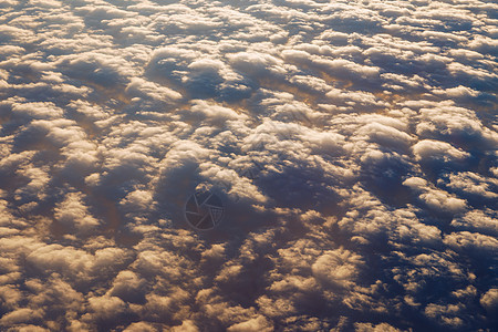 云层的一片空白 太阳在云层之下升起天空海拔状况色调天线气象雷雨高度地毯气氛图片