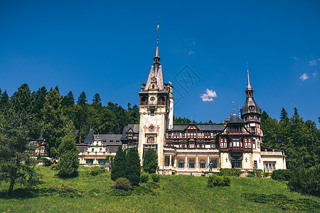 罗马尼亚佩莱斯城堡 美丽的著名的皇室城堡和圣名建筑学据点天空住宅历史性遗产森林旅游风格奢华图片