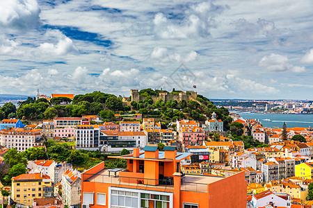 里斯本 葡萄牙与圣豪尔赫城堡的天线吸引力历史市中心房屋城堡全景风景城市建筑学历史性图片