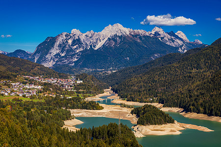 意大利阿尔卑斯山脉Cadore中心湖全景 Do假期旅行中心冒险干部风景高山远景背景图片