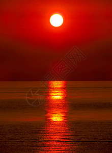 日出水背景阳光海滩黄色日落太阳热带海浪黑色波纹晴天图片