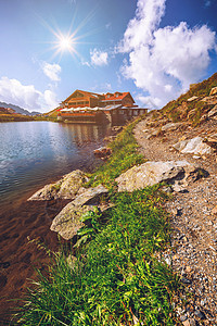 位于法加拉斯山顶高空的美丽火山贝莱亚湖地标自然景观登山风景冰川高地顶峰旅游反射高山图片