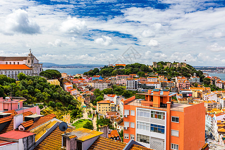 里斯本 葡萄牙与圣豪尔赫城堡的天线游客旅行城堡地标建筑学风景城市房屋家园吸引力图片