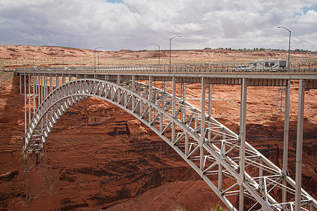 Glen Canyon水坝大桥从水坝访客中心观看图片