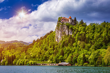 斯洛文尼亚布莱德湖的血染城堡蓝色地标木头旅游建筑学天空岩石目的地历史树木图片