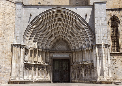 吉罗纳圣玛丽大教堂入口旅游观光历史性大教堂城市街道日光旅行建筑学图片