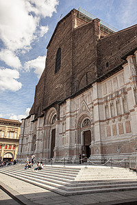 意大利博洛尼亚圣彼得罗尼奥教堂景观正方形场景历史艺术吸引力街道历史性古董中心图片