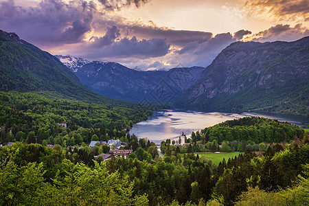 Julian Alps的Bohinj湖空中观察图片