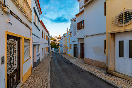 拉各斯市中心阿尔加尔维地区P区Algarve地区的旧城街上阳光房子旅游历史性观光教会建筑学日落建筑地标图片