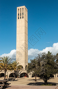 加州圣芭芭拉市UCSB的贝尔塔露台校园大学钟楼学校柱子图片