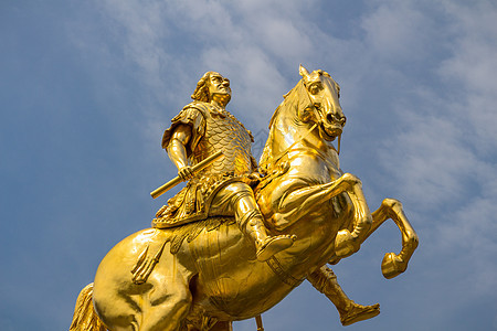 金马金马黄金再生者 八月巨人雕像黄金纪念碑骑术历史地标国王雕塑艺术建筑君主图片