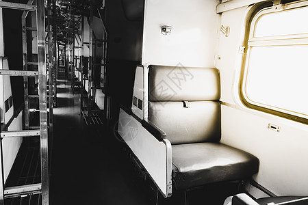 车内有座椅古老风格的火车旅行城际有轨电车扶手铁路走廊滚动车辆交通货运图片