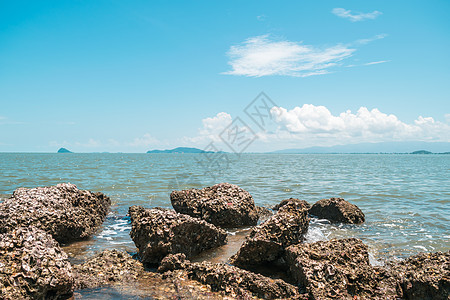 海滩和海洋景观 珊瑚礁岩石海滩晴天石头假期波浪海景沿海旅游支撑牡蛎海岸图片