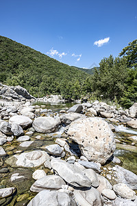 法国科西卡特拉沃河流水 法国科西卡树木地球旅行流动农村地质学温泉木头山脉水流图片