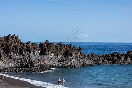 关于西班牙加那利群岛La Palma Canary岛La Palma的 坎昆海滩的看法花园房子海岸线情调热带海滩岩石海岸石头岛屿图片