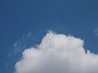 蓝色天空 有云彩背景空白白色天气蓝天图片