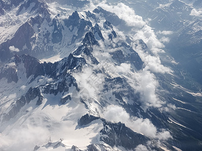 阿尔卑斯山的空中观察山脉高山联盟顶峰冰川边界图片