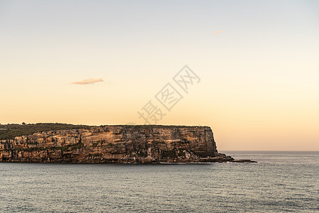 在澳洲悉尼湾的大门 北头悬崖航道入口日落出口图片