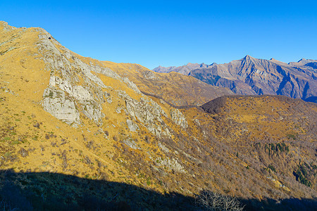 卡达达西米埃塔山脉地貌天空白色蓝色城市升降椅契诺图片