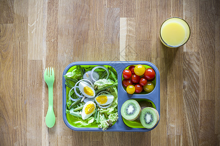 带健康食品的易售午餐盒勺子橙汁小吃食物早餐奇异果食品级沙拉饮食水果图片