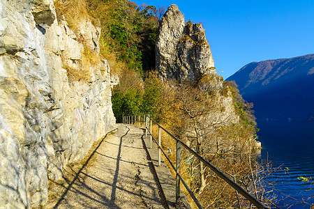 从卢加诺到甘地里亚村的步行道天空湖畔人行道旅游村庄房子契诺蓝色城市图片