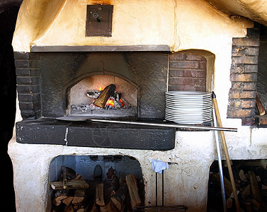 安比旧炉灶煤炭盘子日志风格烧伤燃烧木炭乡村火炉石头图片