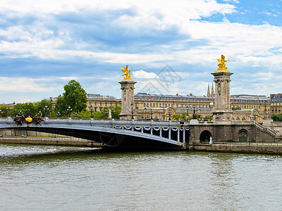 巴黎亚历山大三世桥纪念碑地标建筑假期建筑学柱子艺术城市奢华雕塑图片