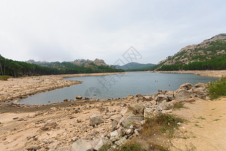 L奥斯佩达莱湖旅行蓝色天空岩石风景石头图片