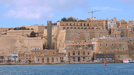马耳他瓦莱塔惊人的天空线蓝色建筑港口遗产街道旅游历史全景建筑学景观图片