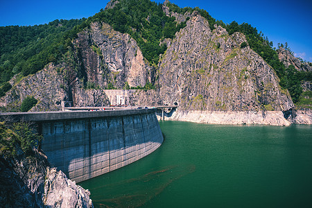 维德拉鲁大坝和湖在阳光下发光的夏日风景全景力量技术高山水电结构植物建造山路活力图片