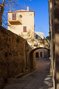 Calvi 立架岩石建筑堡垒街道村庄蓝色建筑学房子海岸马戏团图片