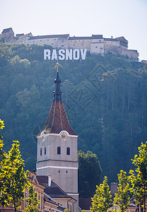 Rasnov市的加固教堂和中世纪堡垒隔离i据点建筑学城堡历史性中心天空季节文化城市爬坡图片