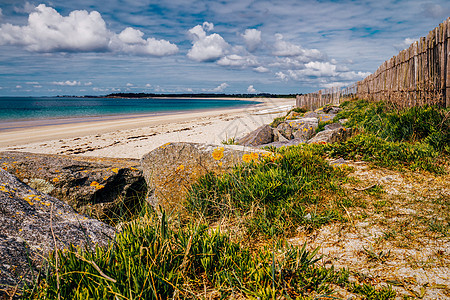 Landrezac海滩 Sarzeau Morbihan Britanny布列塔涅 Fran脚印栅栏支撑地平线蓝色环境海岸线海洋图片