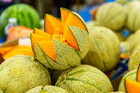 在法国市场上销售的瓜子农民零售美食旅行店铺杂货店食物农场蔬菜村庄图片