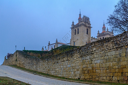 米兰达多杜罗城墙和大教堂图片