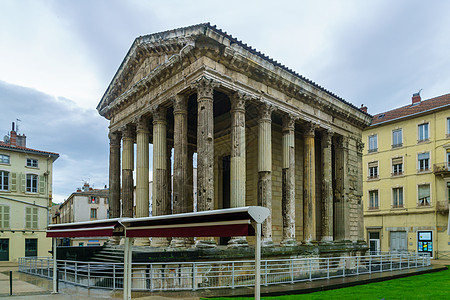 奥古斯都和利维亚的罗马寺庙 维安建筑学考古学古董纪念碑柱子旅游遗产历史文化历史性图片