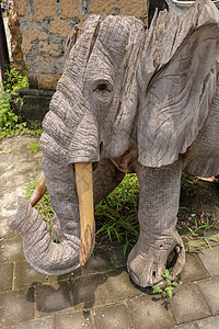 大象的木制雕像 巴厘岛艺术家的艺术和作品图片